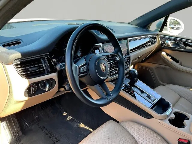 Porsche Macan photo 18