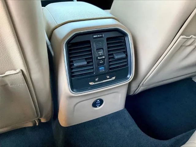 Porsche Macan photo 12
