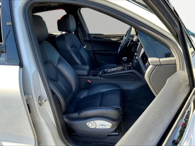 Porsche Macan photo 29