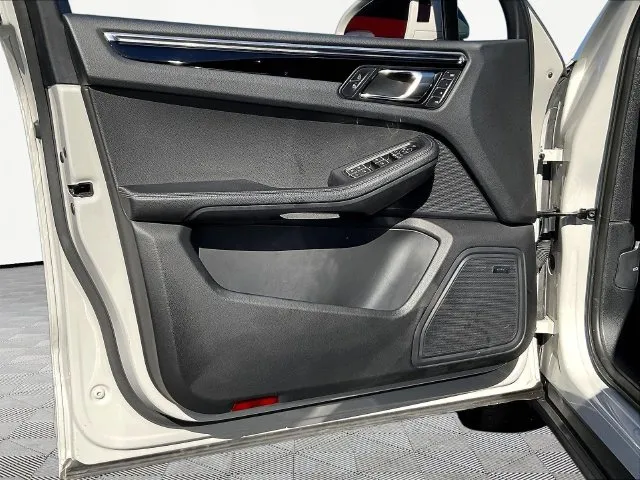 Porsche Macan photo 20
