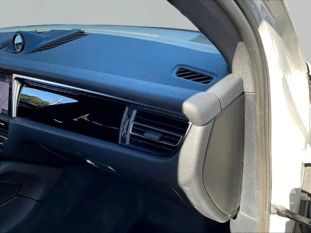 Porsche Macan photo 26