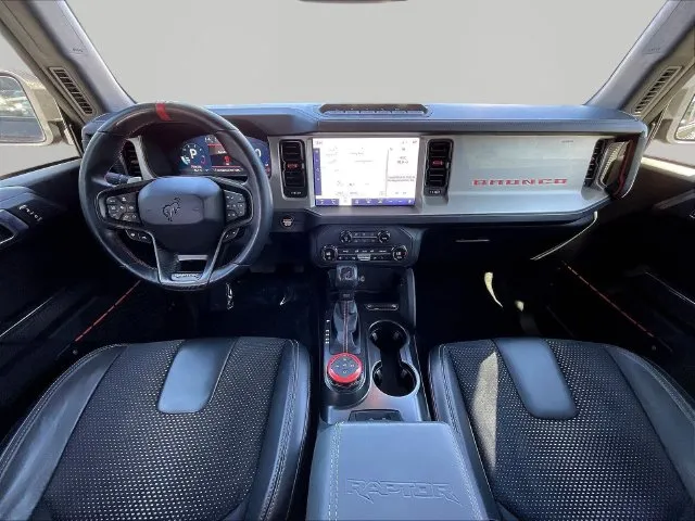 Ford Bronco photo 9