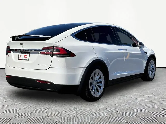 Tesla Model X photo 7