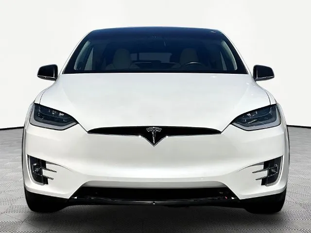 Tesla Model X photo 2