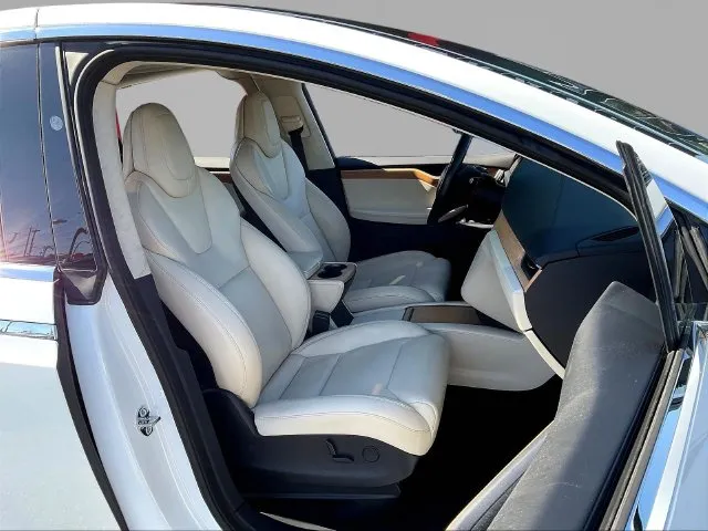 Tesla Model X photo 28