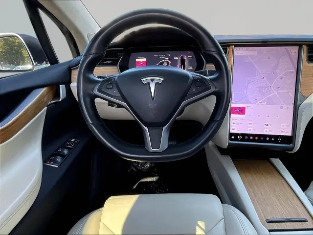 Tesla Model X photo 10