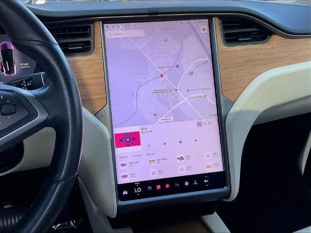Tesla Model X photo 11