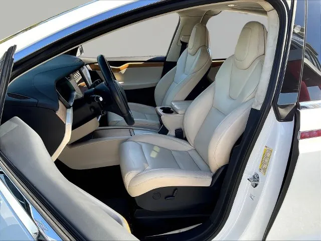 Tesla Model X photo 21