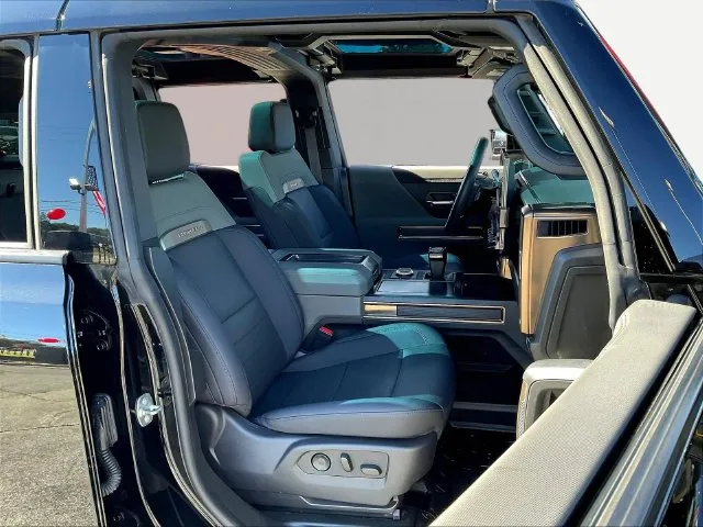 GMC Hummer EV SUV photo 31