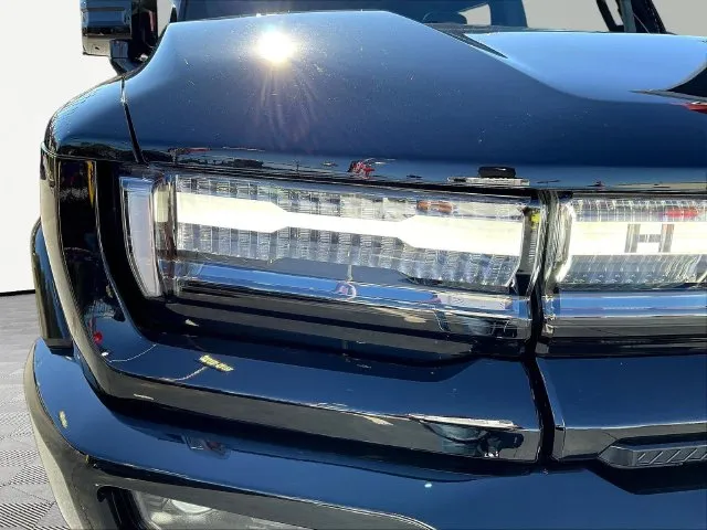 GMC Hummer EV SUV photo 34