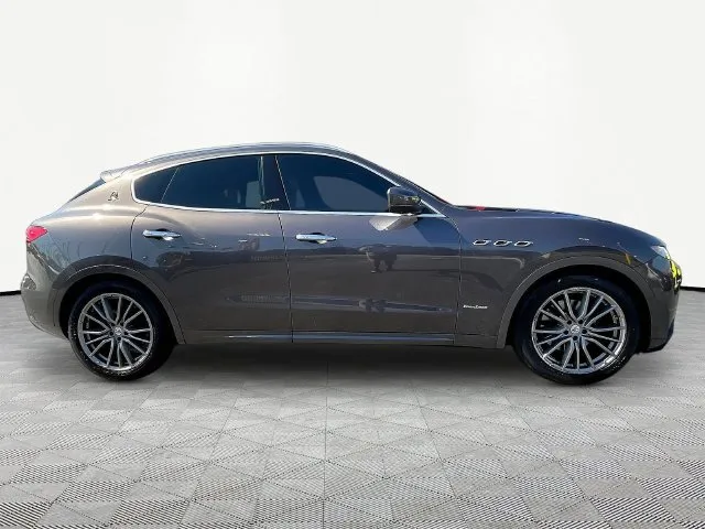 Maserati Levante photo 8