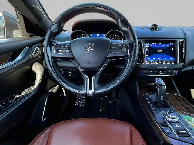 Maserati Levante photo 10