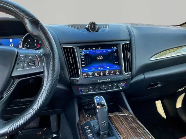 Maserati Levante photo 11
