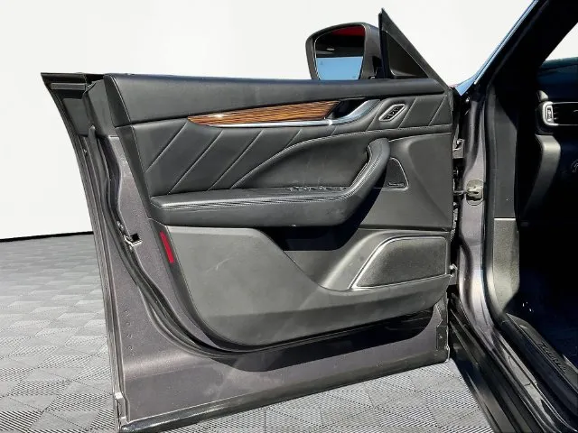 Maserati Levante photo 22