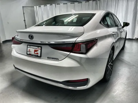 More photos of 2022 Lexus ES 300h at Gravity Autos Marietta, GA