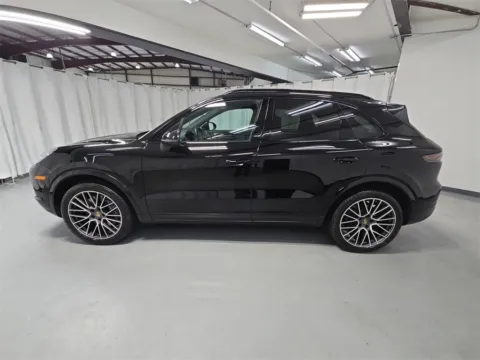 More photos of 2022 Porsche Cayenne at Gravity Autos Marietta, GA