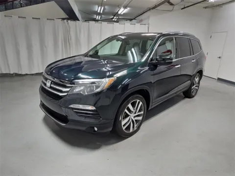 More photos of 2016 Honda Pilot Touring at Gravity Autos Marietta, GA