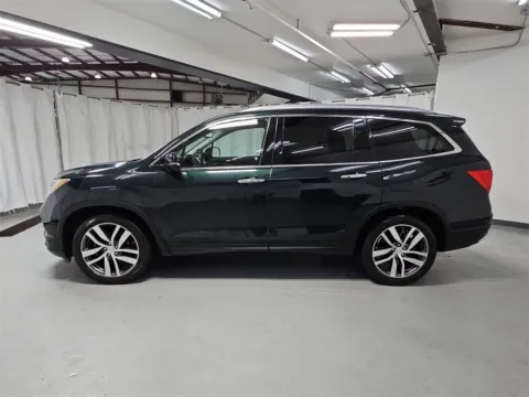 More photos of 2016 Honda Pilot Touring at Gravity Autos Marietta, GA