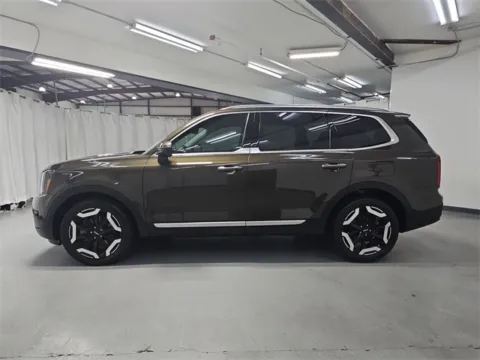 More photos of 2023 Kia Telluride S at Gravity Autos Marietta, GA