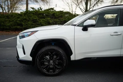 More photos of 2022 Toyota RAV4 Hybrid SE at Gravity Autos Duluth, GA