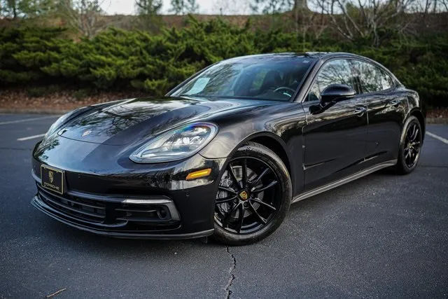 2018 Porsche Panamera 4's photo