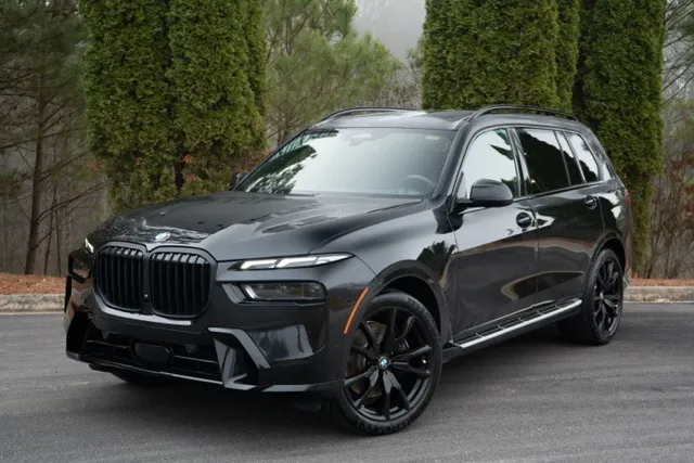 2024 BMW X7 40i's photo