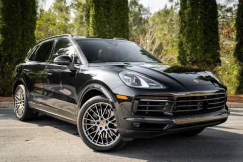 More photos of 2023 Porsche Cayenne Platinum Edition at Gravity Autos Duluth, GA