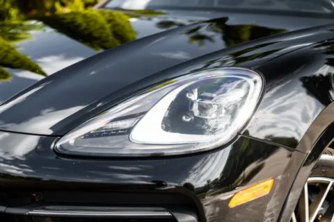 More photos of 2022 Porsche Cayenne Platinum Edition at Gravity Autos Duluth, GA