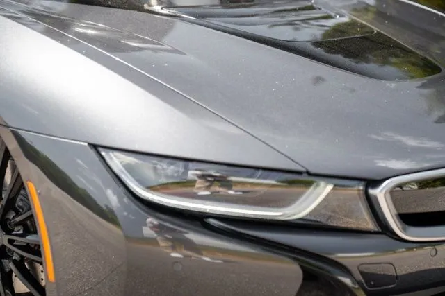 BMW i8 photo 8