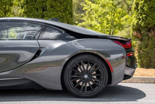 BMW i8 photo 12