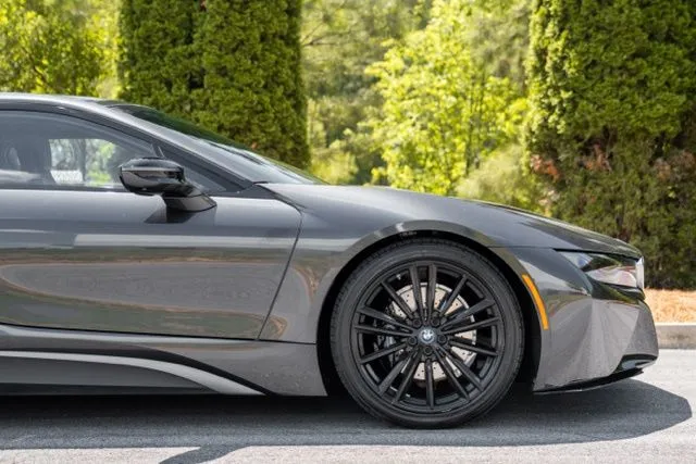 BMW i8 photo 15