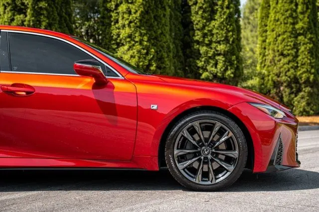 Lexus IS photo 14