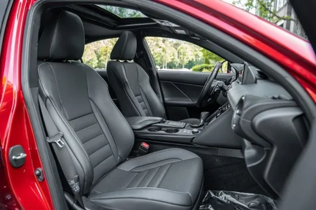 Lexus IS photo 42