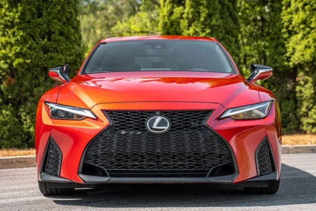 Lexus IS photo 18
