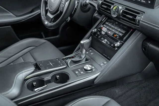 Lexus IS photo 37