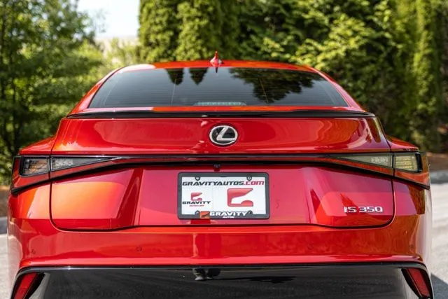 Lexus IS photo 19