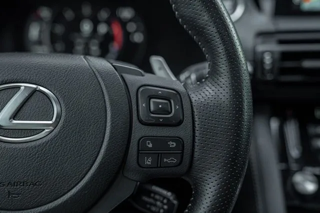 Lexus IS photo 30