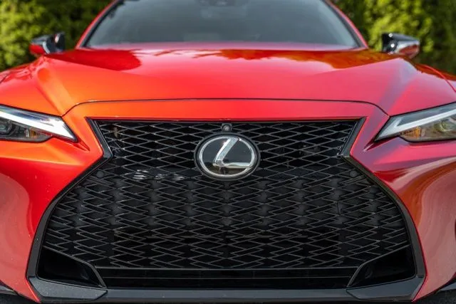 Lexus IS photo 17