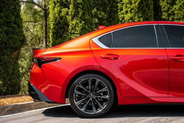 Lexus IS photo 13