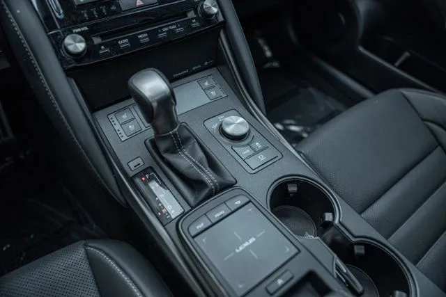 Lexus IS photo 35
