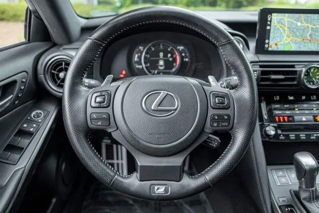 Lexus IS photo 27