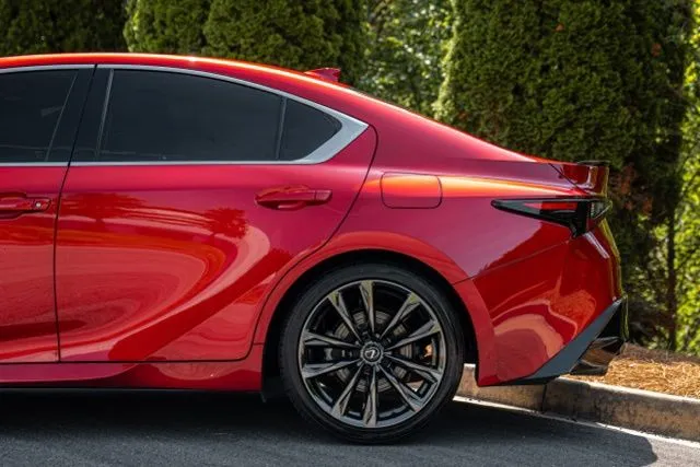 Lexus IS photo 11
