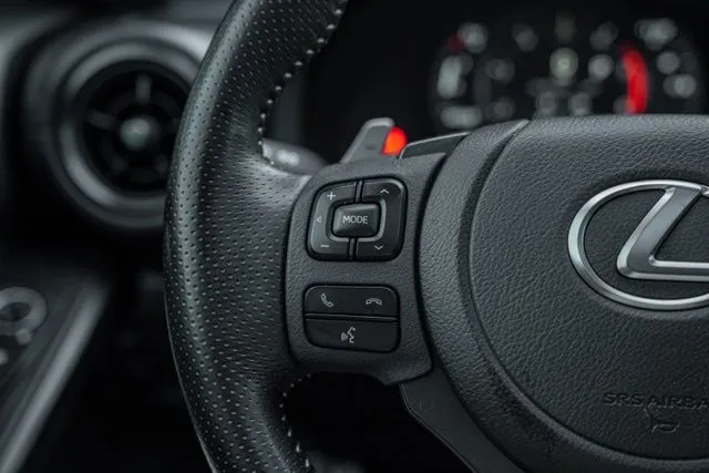 Lexus IS photo 29