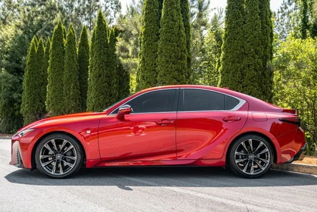 Lexus IS photo 9