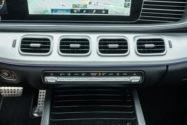 Mercedes-Benz GLS photo 36