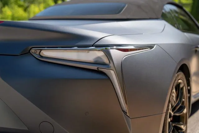 Lexus LC photo 18
