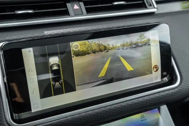 Land Rover Range Rover Velar photo 34