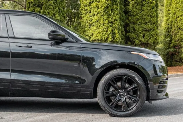 Land Rover Range Rover Velar photo 13