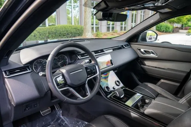 Land Rover Range Rover Velar photo 24