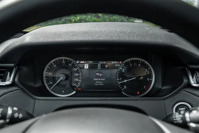 Land Rover Range Rover Velar photo 32